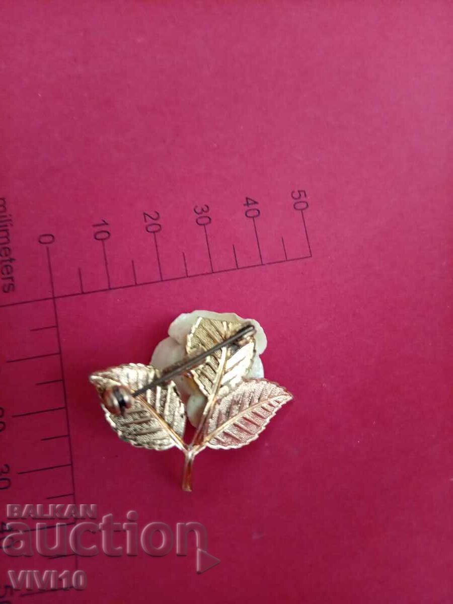 Broșă veche email, Aurită cu preț € 15.00 | 29.34 BGN