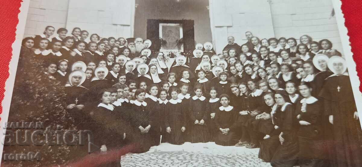 CĂLUGĂRIȚE - COPII - PASTORI - PREOȚI