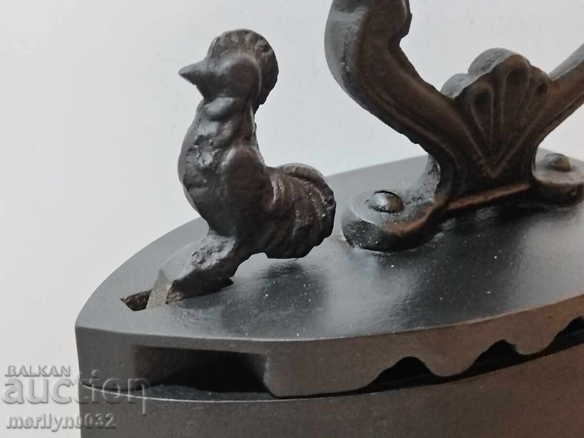 Ένα παλιό σίδερο στη φωτιά με τιμή 69.00 BGN | € 35.28