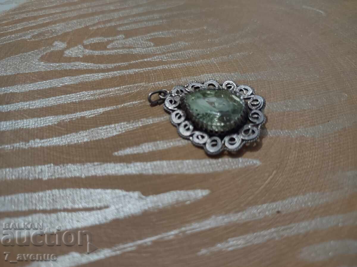 Аукцион Сребърен медальон с камък 21.04.25 Аукцион Сребърен медальон с камък 21.04.25