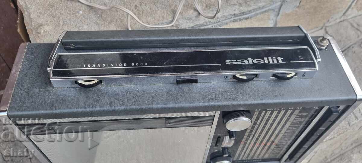 Grundig Satellite Radio - 5