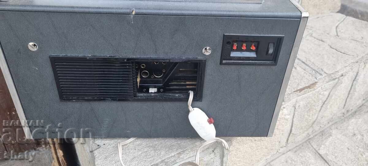 Grundig Satellite Radio - 6