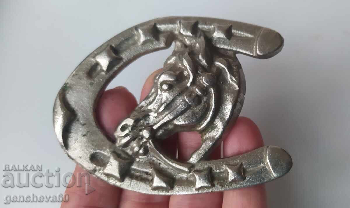 Veche potcoavă metalică pentru ușă cu preț 30.00 BGN | € 15.34 Veche potcoavă metalică pentru ușă cu preț 30.00 BGN | € 15.34