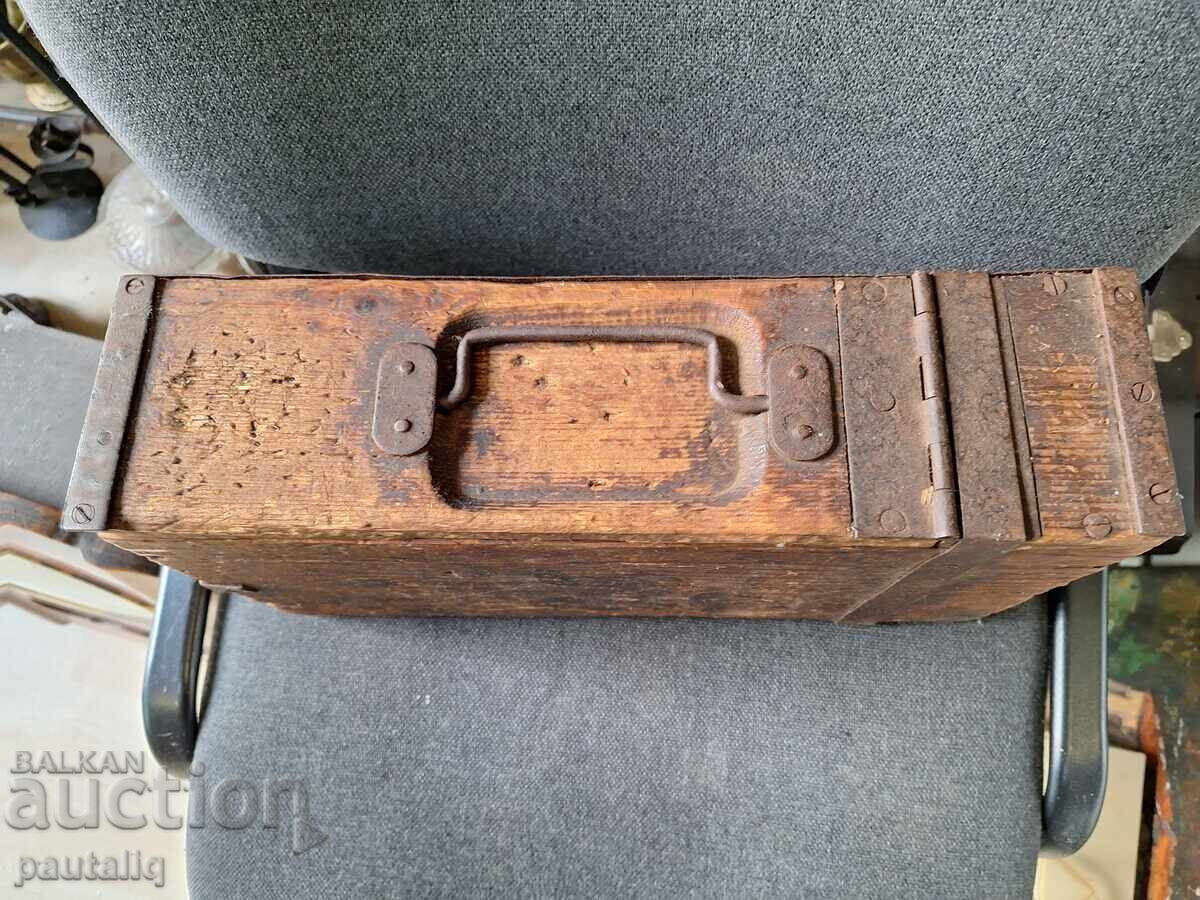 Auction  AMMUNITION BOX WWI