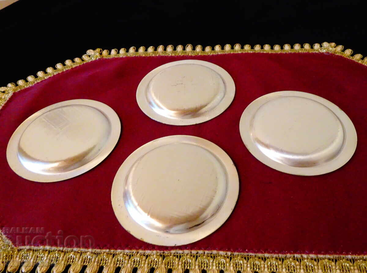 Аукцион In Vino Veritas,посребрени чинии,подложки.