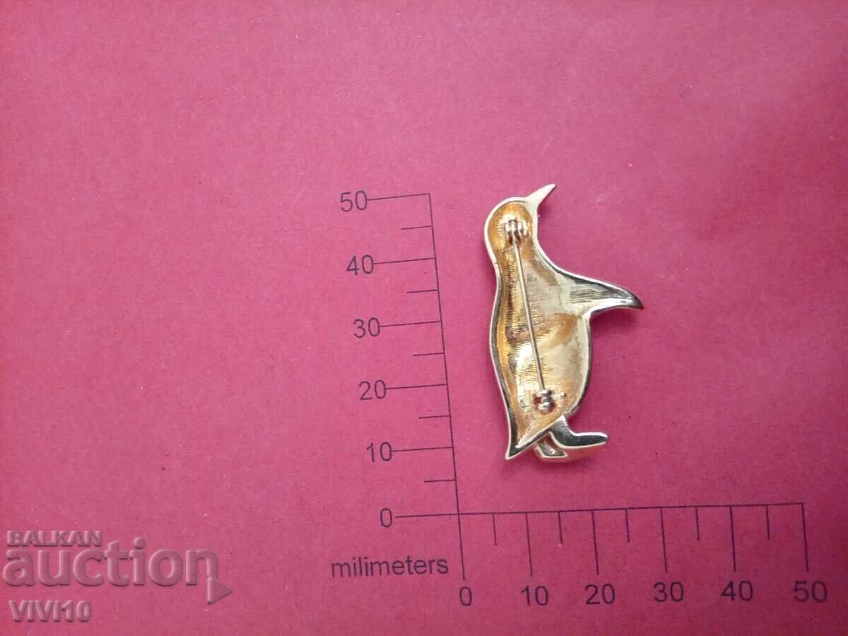 Antique enamel brooch, Gold plating, stones with price € 15.34 | 30.00 BGN Antique enamel brooch, Gold plating, stones with price € 15.34 | 30.00 BGN