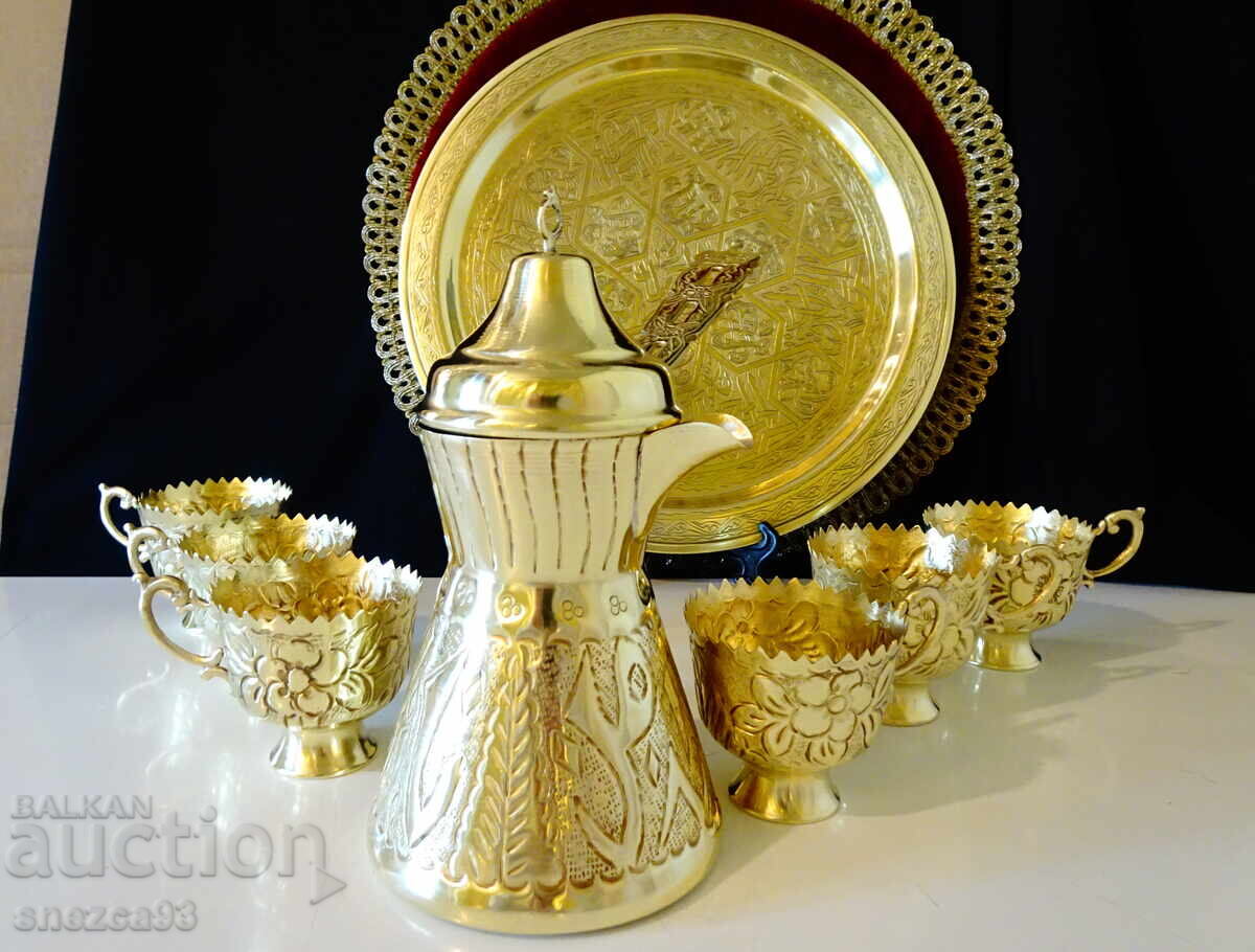 Serviciu de cafea din bronz, arabesc Serviciu de cafea din bronz, arabesc