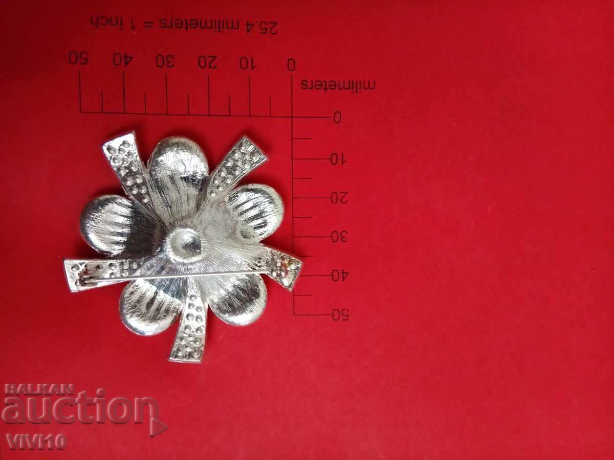 Старинна брошка емаил,  камъни с цена 50.00 лв. | € 25.56