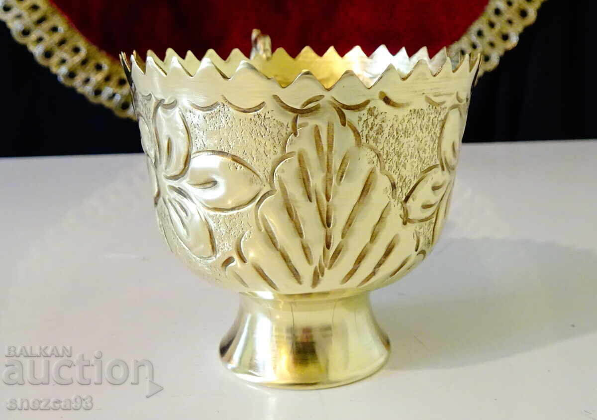 Δημοπρασία Αραβικό μπρούτζινο φλιτζάνι καφέ, ανάγλυφα λουλούδια