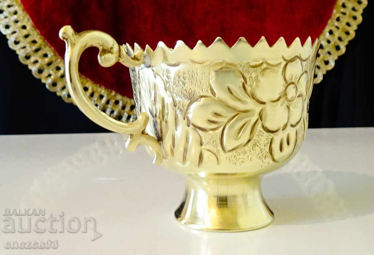 Αραβικό μπρούτζινο φλιτζάνι καφέ, ανάγλυφα λουλούδια - 5