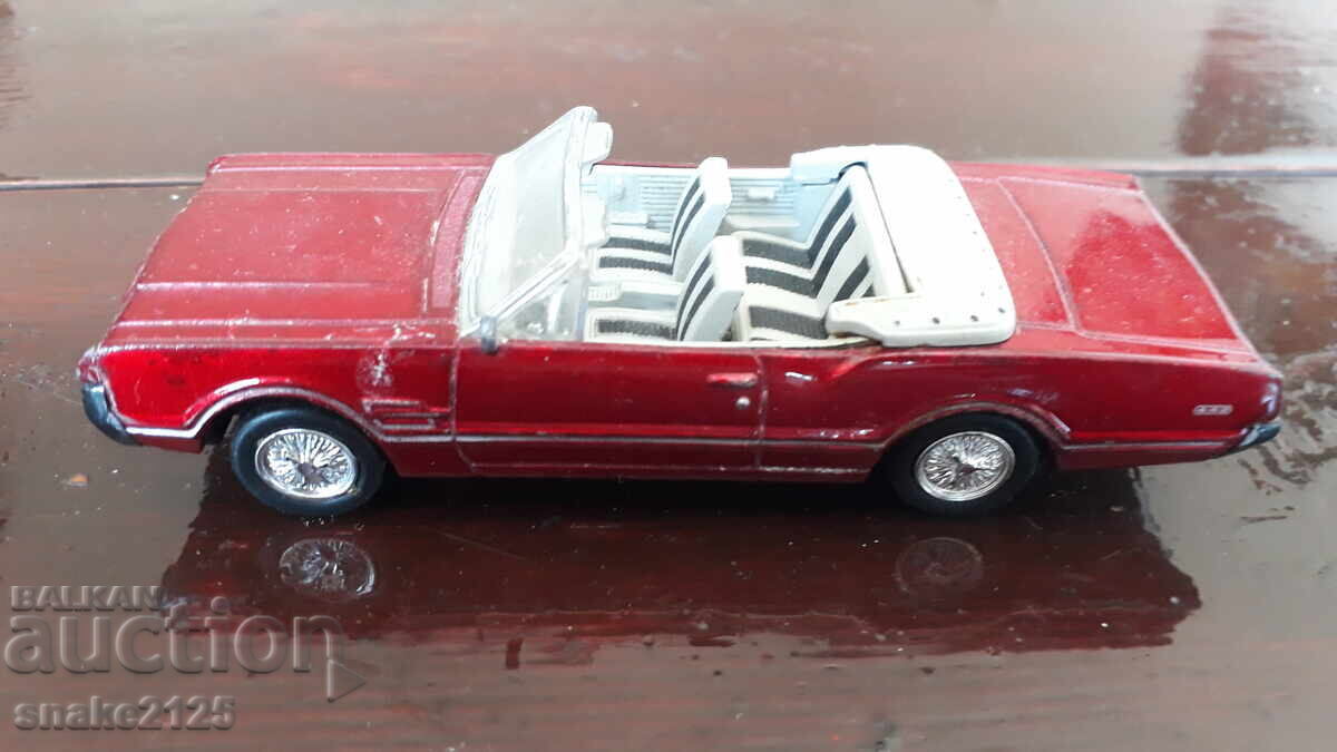 Metal car - 1/43 OLDSMOBILE Metal car - 1/43 OLDSMOBILE