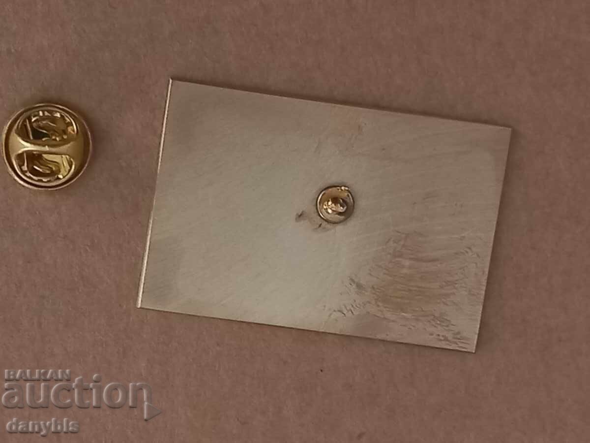 Insigna fotbal - CSKA v Dynamo Kiev Cupa UEFA 1979-80 cu preț 30.00 BGN | € 15.34 Insigna fotbal - CSKA v Dynamo Kiev Cupa UEFA 1979-80 cu preț 30.00 BGN | € 15.34