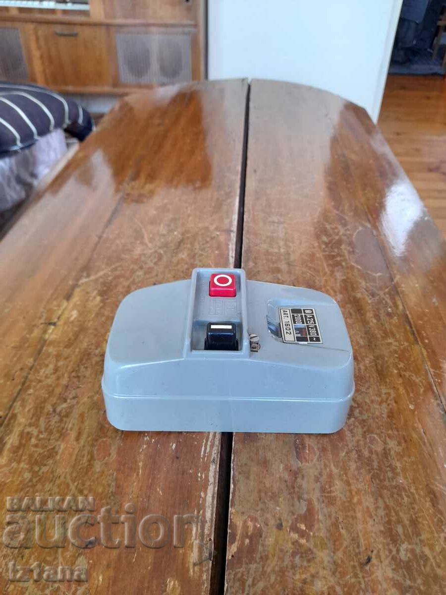 Стар електрически шалтер,прекъсвач,изключвател,включвател #7