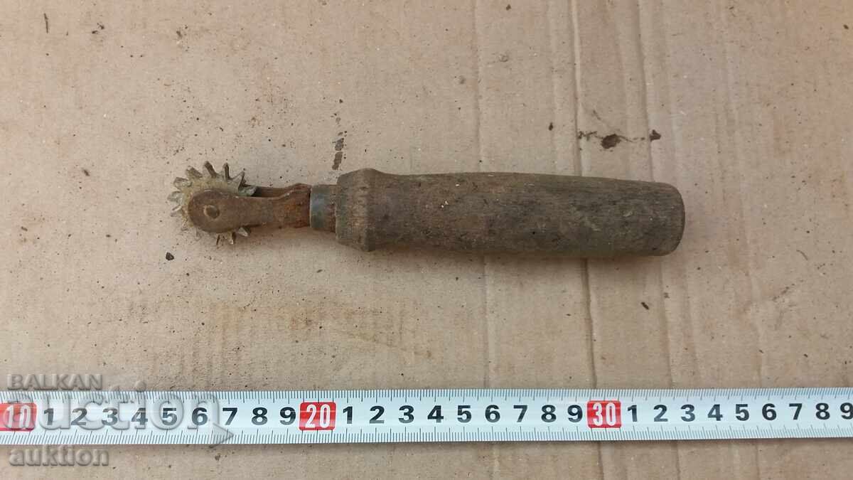 ПЧЕЛАРСКИ ИНСТРУМЕНТ с цена 2.99 лв. | € 1.53