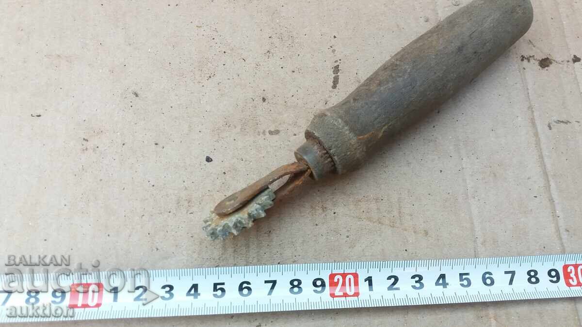 Доставка на ПЧЕЛАРСКИ ИНСТРУМЕНТ