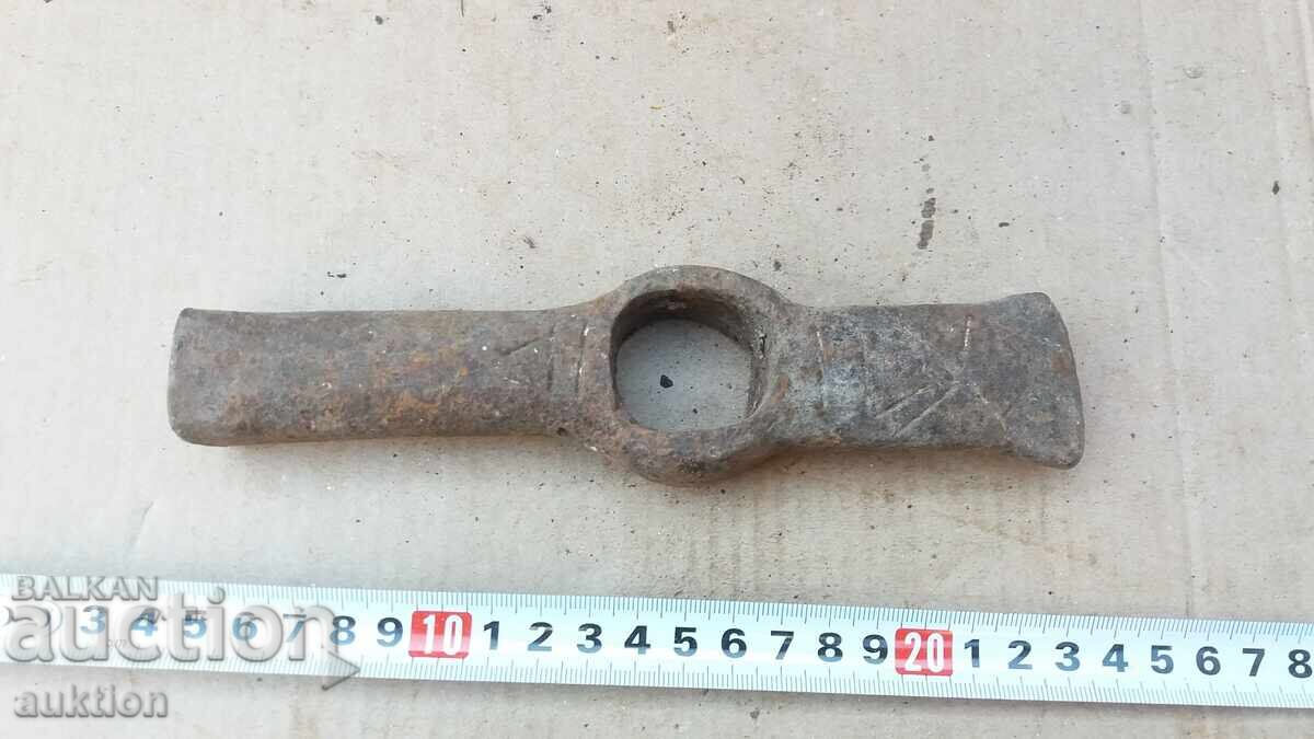 Delivery of OLD MASSIVE STONE HAMMER Delivery of OLD MASSIVE STONE HAMMER