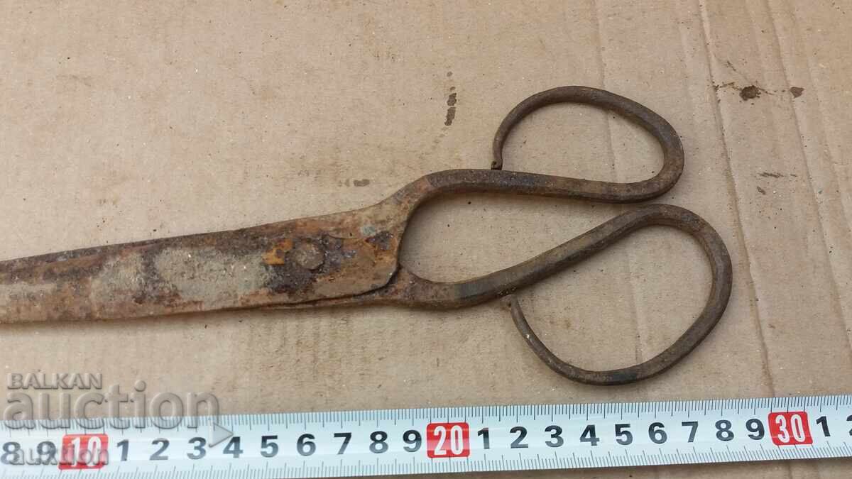 Delivery of Forged Revival-era Abadji Scissors