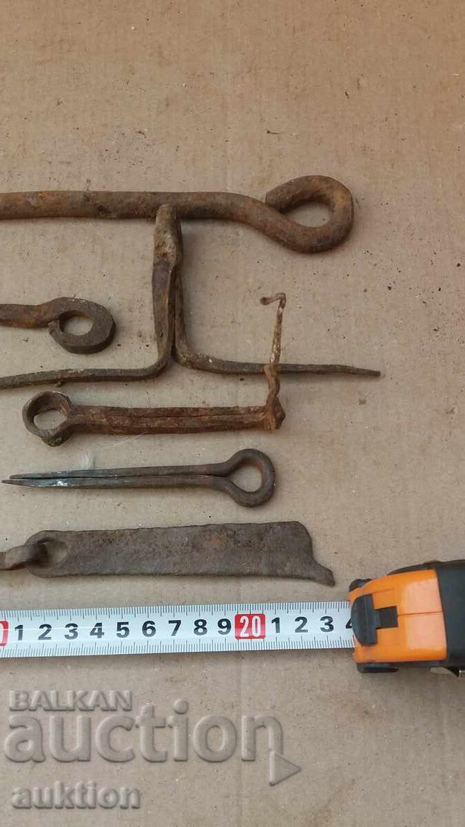 Аукцион КОВАНИ МАСИВНИ ХАЛКИ ЗА ЗАКЛЮЧВАНЕ НА ПОРТИ