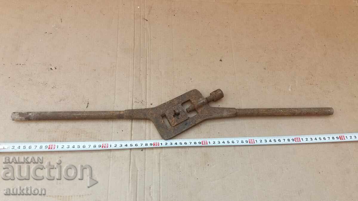 МАСИВЕН СОЦ. ИНСТРУМЕНТ ЗА НАПРАВА НА РЕЗБА НА ТРЪБИ с цена 9.99 лв. | € 5.11