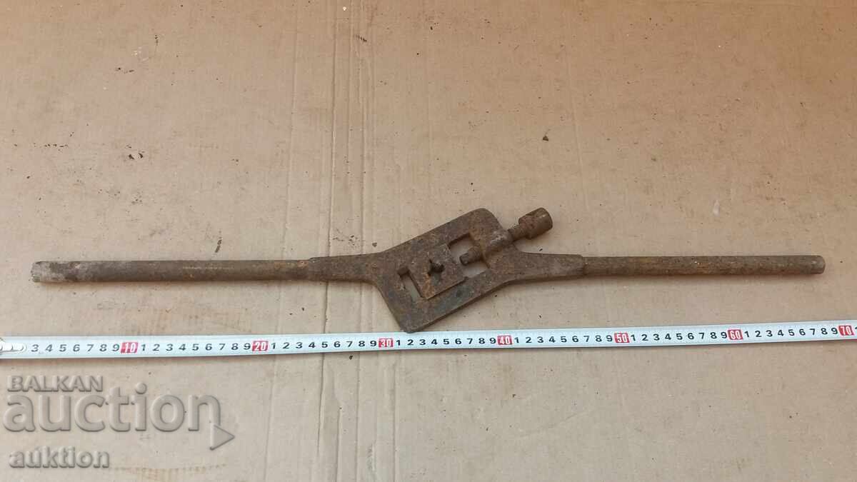 МАСИВЕН СОЦ. ИНСТРУМЕНТ ЗА НАПРАВА НА РЕЗБА НА ТРЪБИ