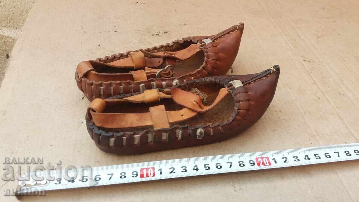 CHILDREN'S SHOES - SIZE 28