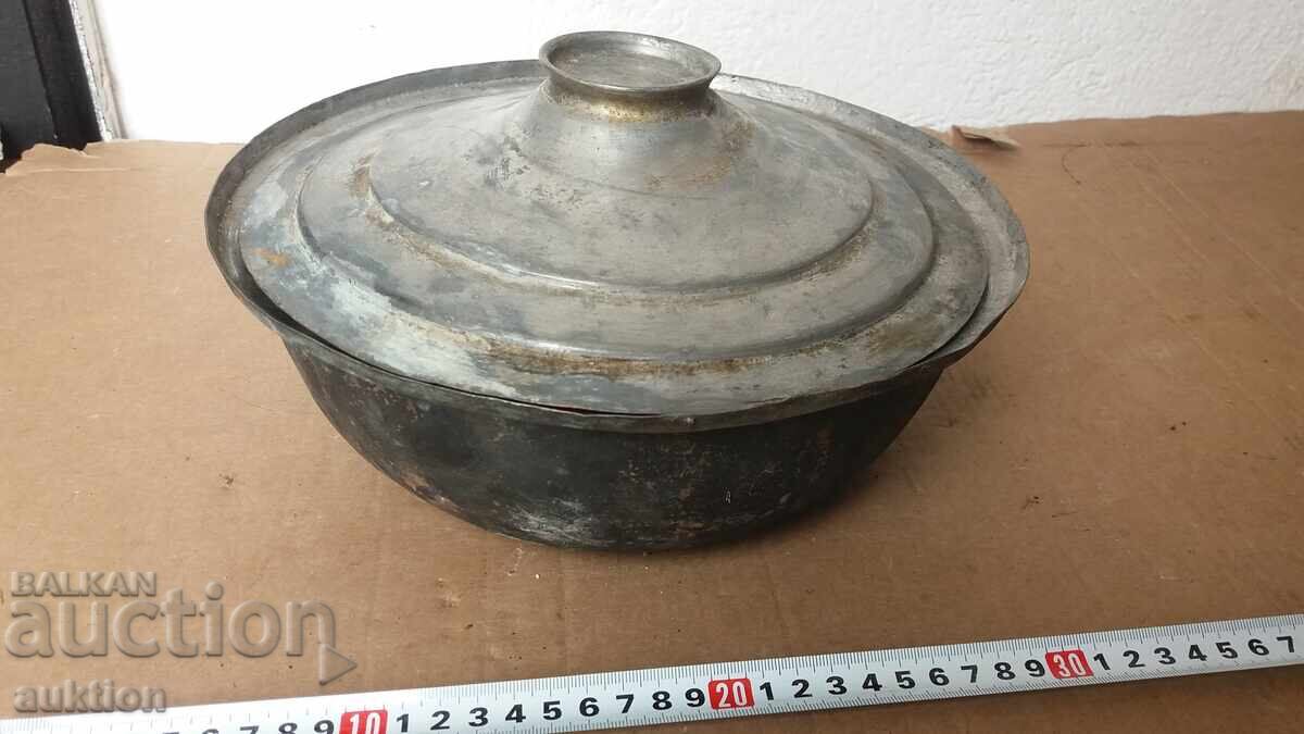 Oală de aramă forjată, de epocă, pentru gătit cu preț 34.99 BGN | € 17.89 Oală de aramă forjată, de epocă, pentru gătit cu preț 34.99 BGN | € 17.89