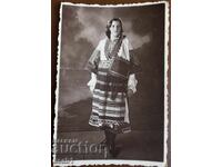 Makedonska bŭlgarka s Nosiya