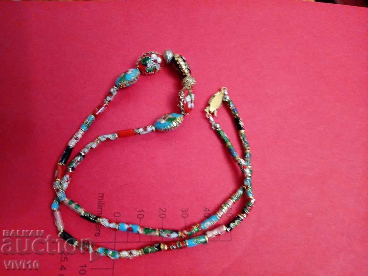 Αρχαίο κολιέ από σμάλτο Αρχαίο κολιέ από σμάλτο