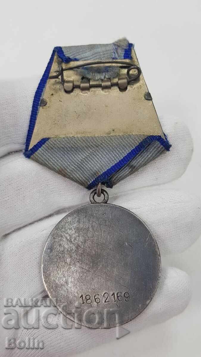 Доставка на Военен СССР сребърен медал За Смелост с документ Русия Доставка на Военен СССР сребърен медал За Смелост с документ Русия