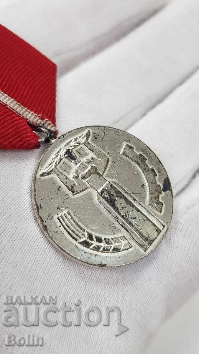 Уникално рядък ПРОБЕН посребрен медал 25 г. Народна Власт! - 7