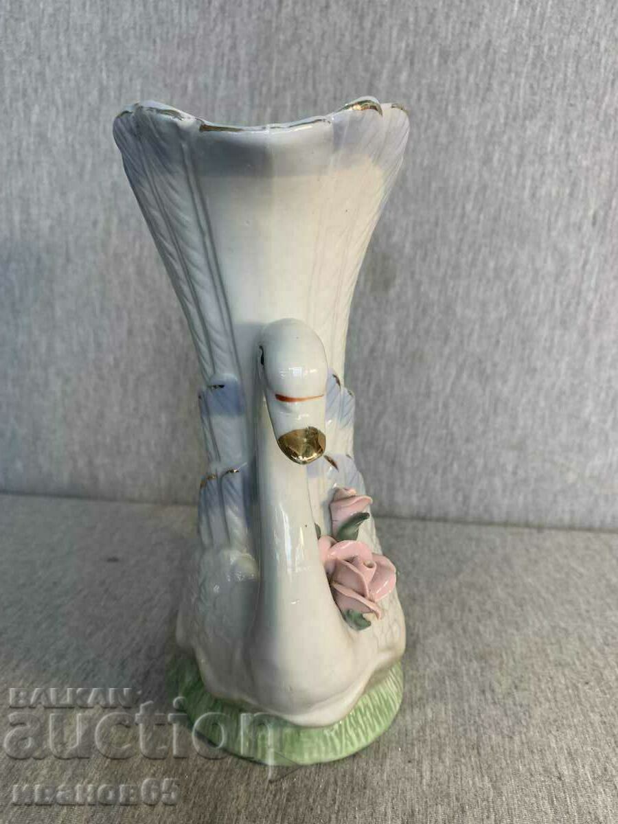 Delivery of porcelain figure