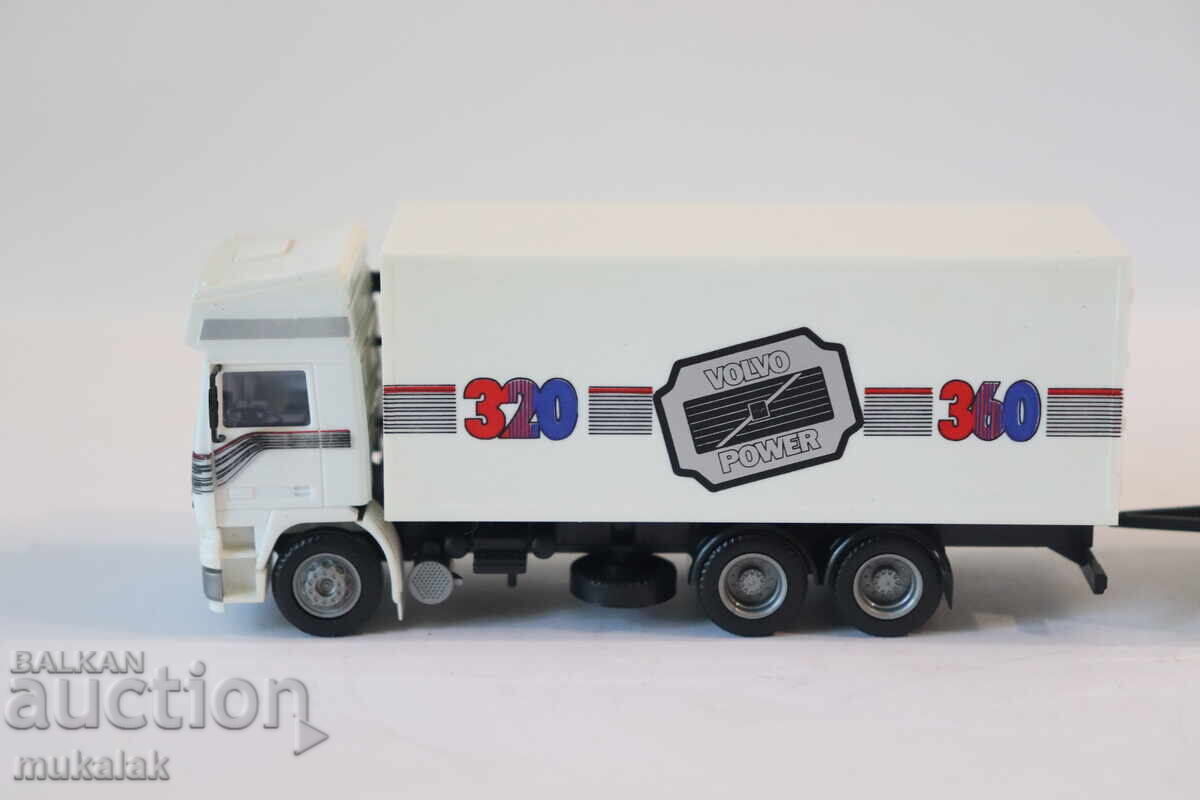 ALBEDO 1:87 H0 VOLVO TIR TIR CAMION MODEL cu preț 35.00 BGN | € 17.90