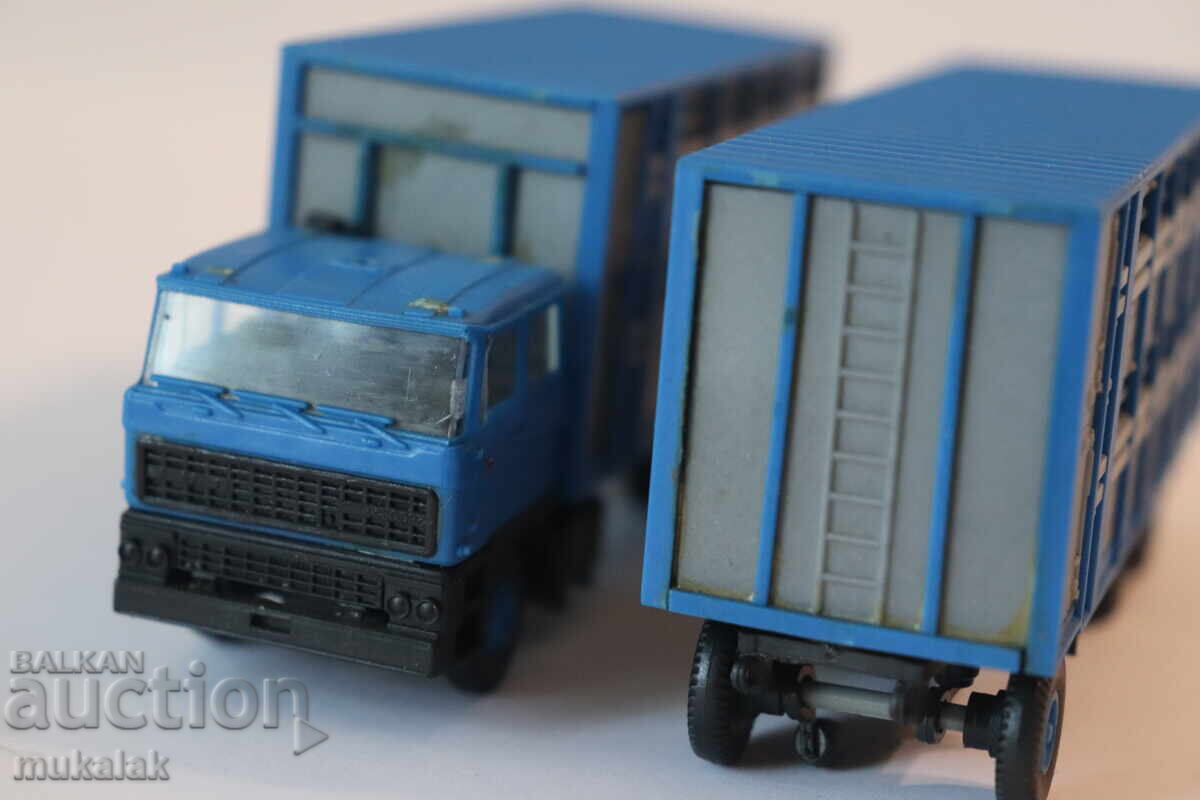 Delivery of Kibri 1:87 H0 DAF Truck Model Car