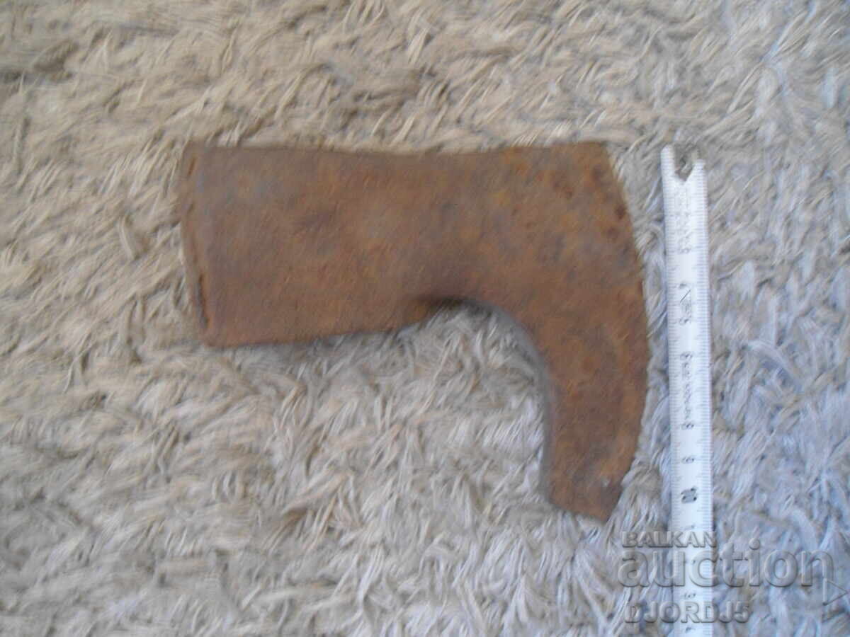 Стара брадва, секира, маркирана - 5 Стара брадва, секира, маркирана - 5