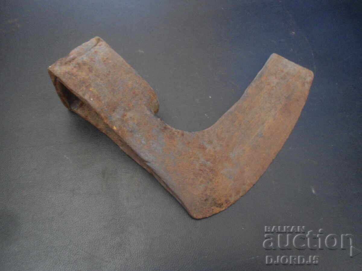 Аукцион Стара брадва, секира