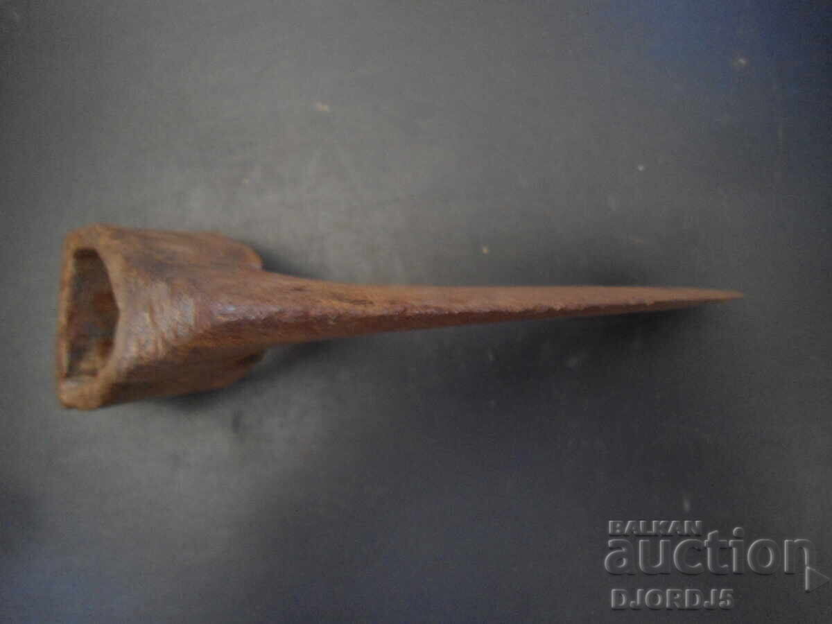 Доставка на Стара брадва, секира