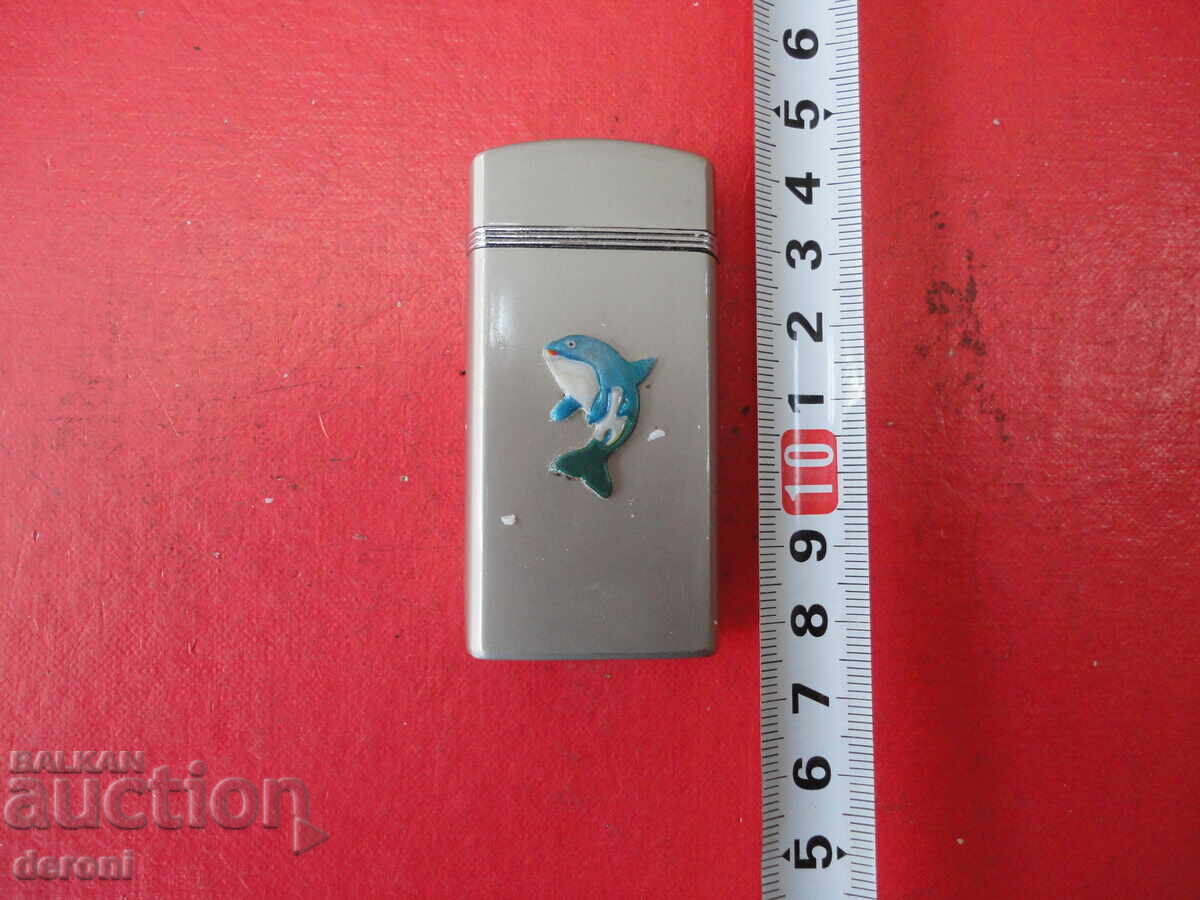 Great lighter with a Dolphin 1