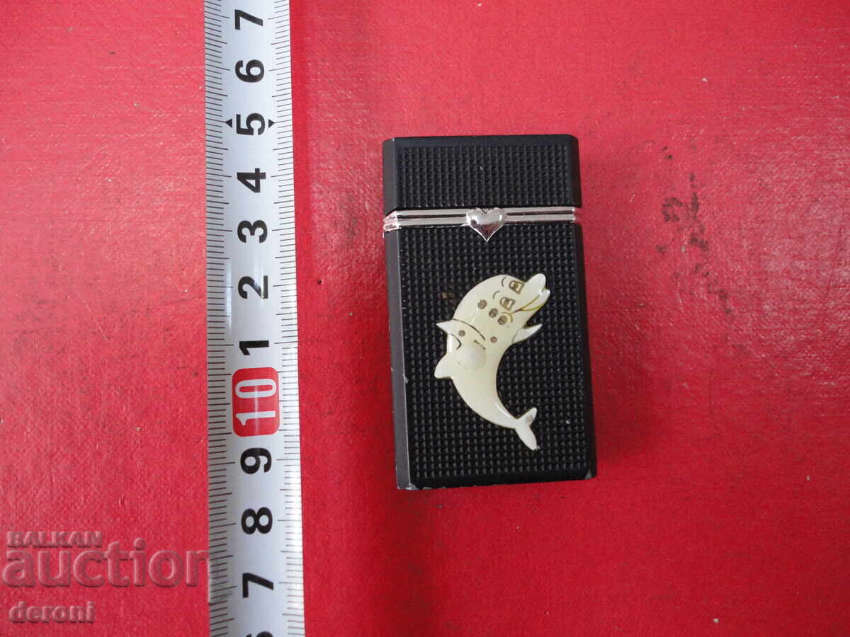 Great lighter with Dolphin 2