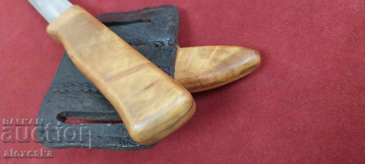 Παράδοση Κοντό κυνηγετικό μαχαίρι