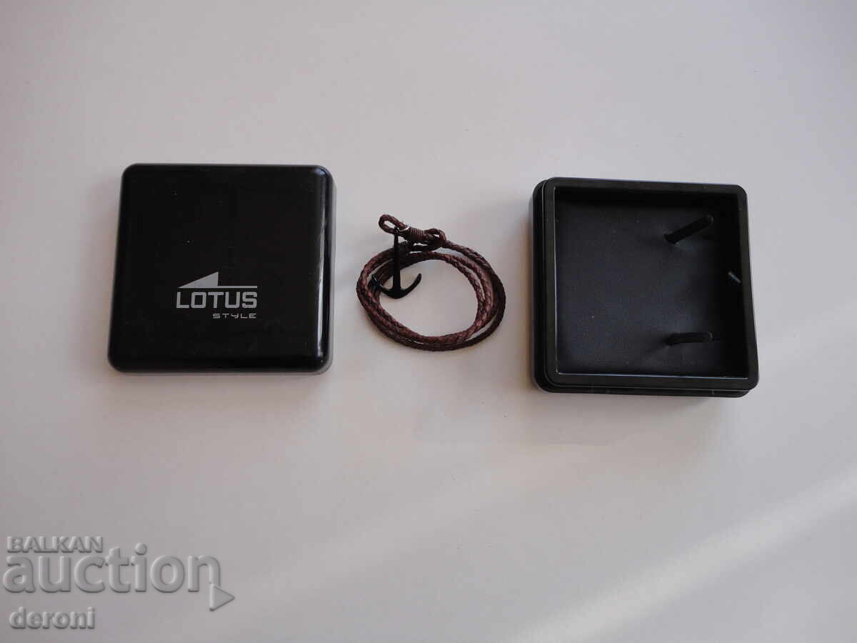 Υπέροχο κολιέ Lotus Υπέροχο κολιέ Lotus