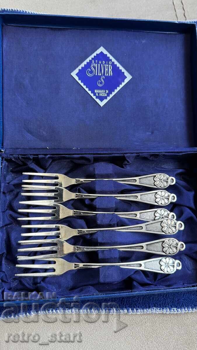 Licitație Tacâmuri de argint, nefolosite! 222 grame Licitație Tacâmuri de argint, nefolosite! 222 grame