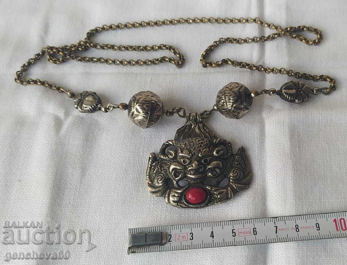 Доставка на Винтидж Непалско колие с медальон Dragon