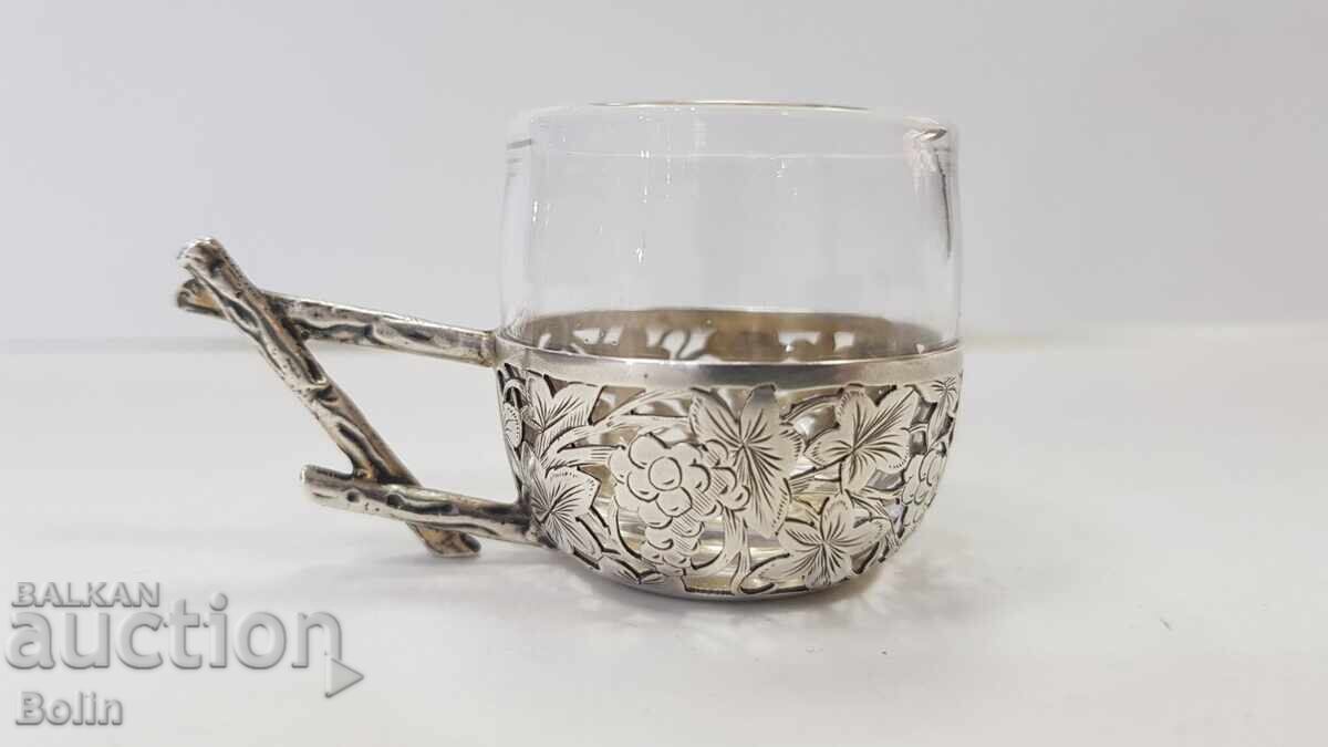 Ceașcă delicată și foarte frumoasă pentru lichior argint Franța cu preț € 120.00 | 234.70 BGN Ceașcă delicată și foarte frumoasă pentru lichior argint Franța cu preț € 120.00 | 234.70 BGN