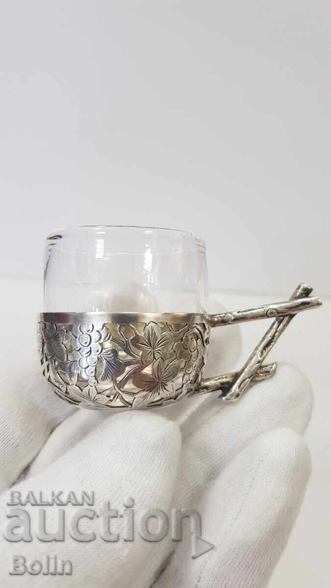 Ceașcă delicată și foarte frumoasă pentru lichior argint Franța Ceașcă delicată și foarte frumoasă pentru lichior argint Franța