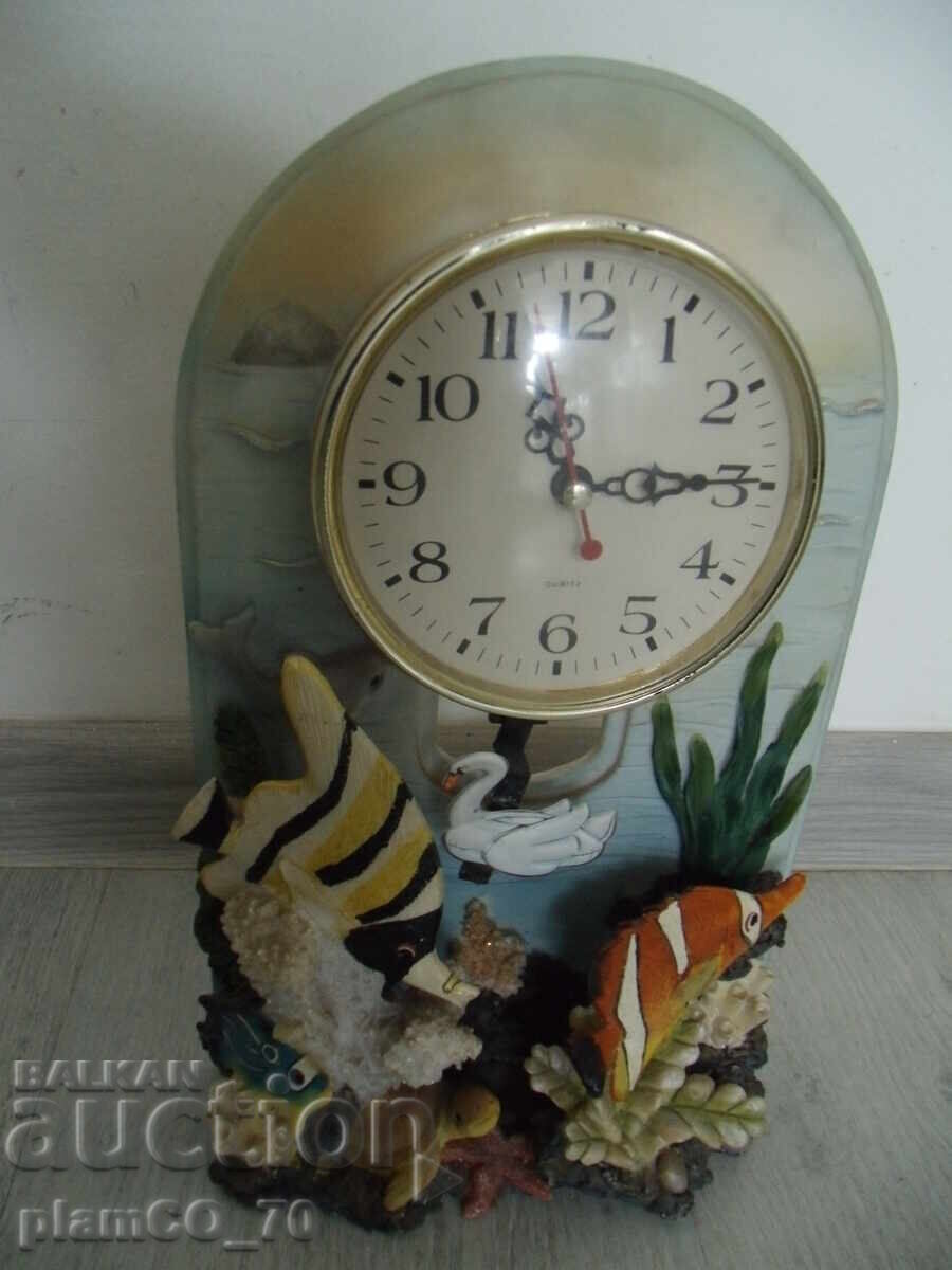 №*8008 παλιό επιτραπέζιο ρολόι