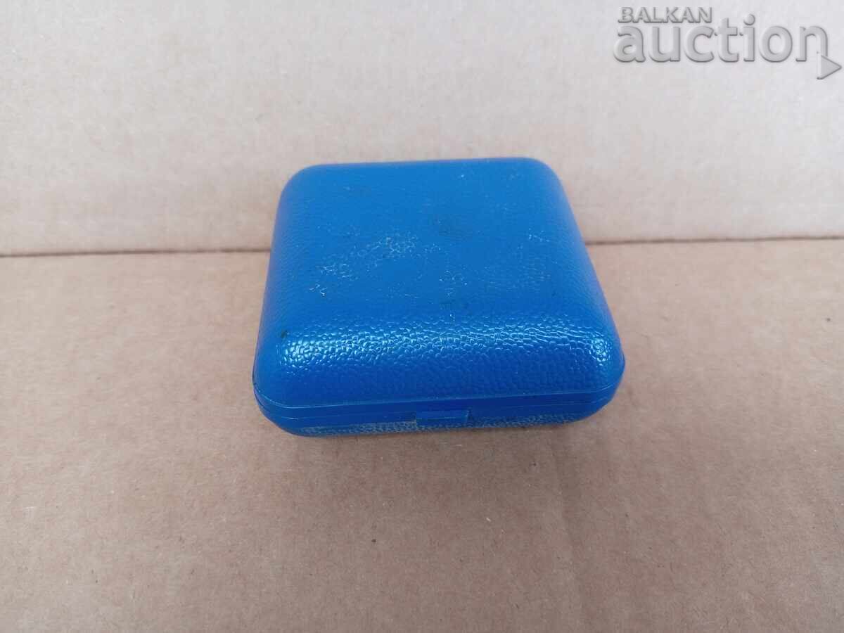 BENEDICTIN făcut în vestul Germaniei ceas deșteptător retro anii '60 cu preț 21.00 BGN | € 10.74 BENEDICTIN făcut în vestul Germaniei ceas deșteptător retro anii '60 cu preț 21.00 BGN | € 10.74