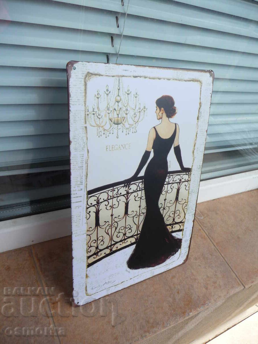 Placă metalică modă rochie lungă neagră balcon candelabru petrecere cu preț 18.00 BGN | € 9.20 Placă metalică modă rochie lungă neagră balcon candelabru petrecere cu preț 18.00 BGN | € 9.20