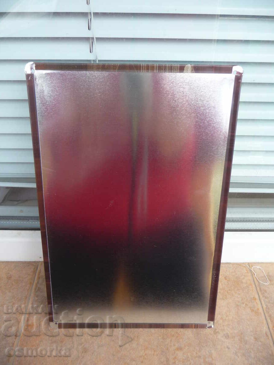 Licitație Placă metalică modă rochie lungă neagră balcon candelabru petrecere Licitație Placă metalică modă rochie lungă neagră balcon candelabru petrecere