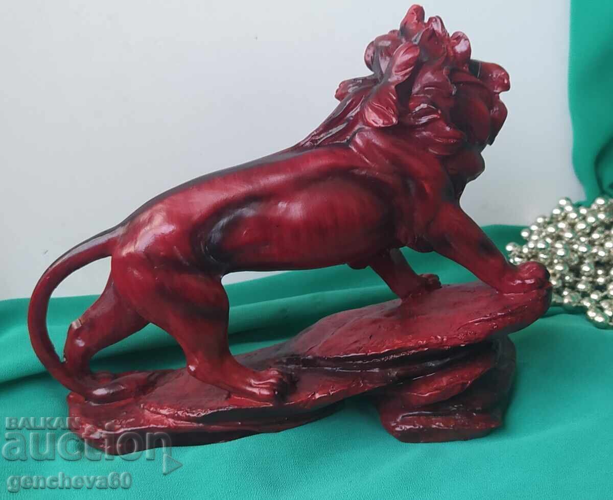 Доставка на Голяма декоративна фигура на лъв от алабастър