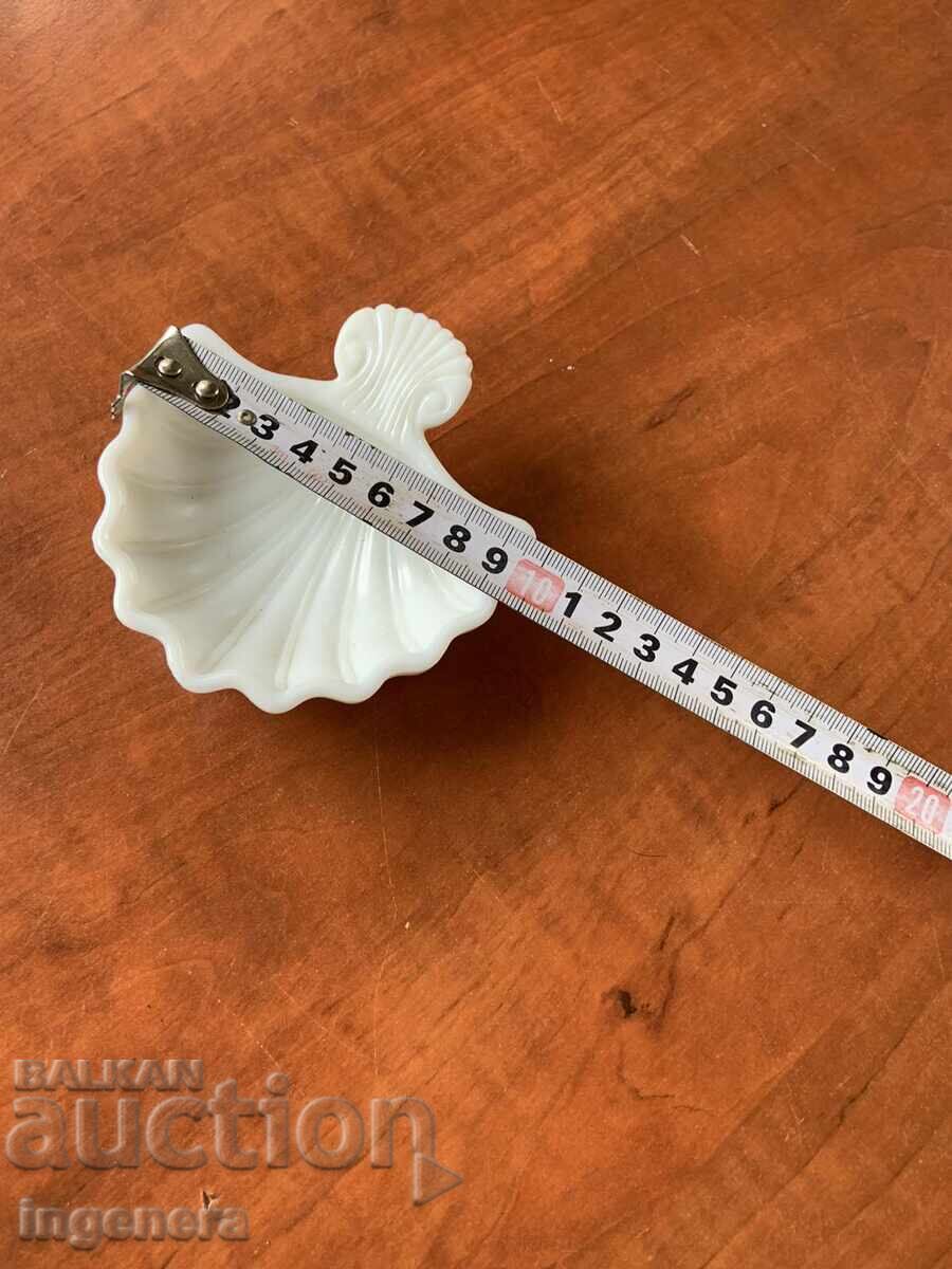 VAS PENTRU NUCI NUCIERĂ STICLĂ ALB-LAPTE VAS DE MARCA cu preț 13.00 BGN | € 6.65